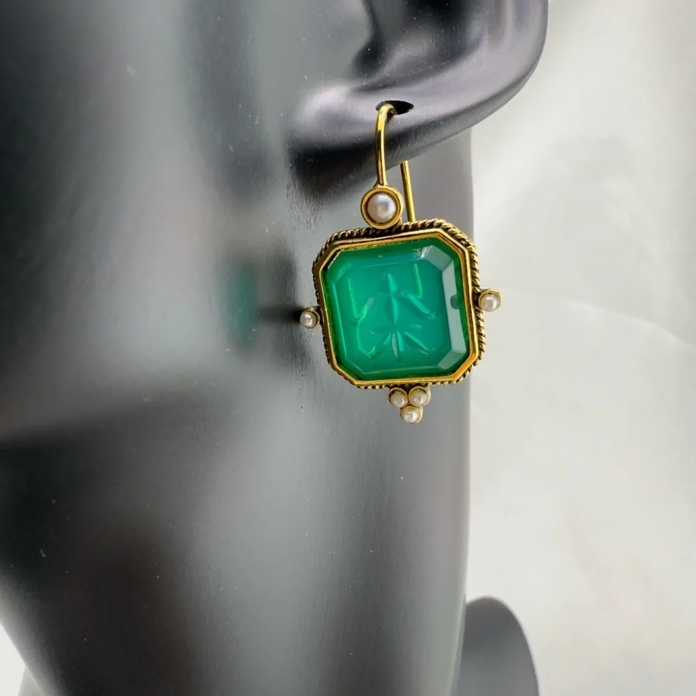 Classic Vintage Green Earrings with Gold Detail – Boss Style